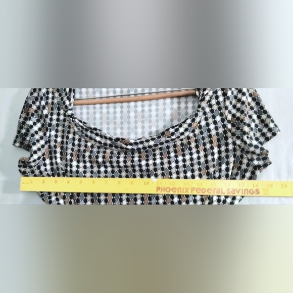 Women's Blouse Sz Med Belted Geometric Pattern East 5th Excellent Condition - Picture 4 of 5